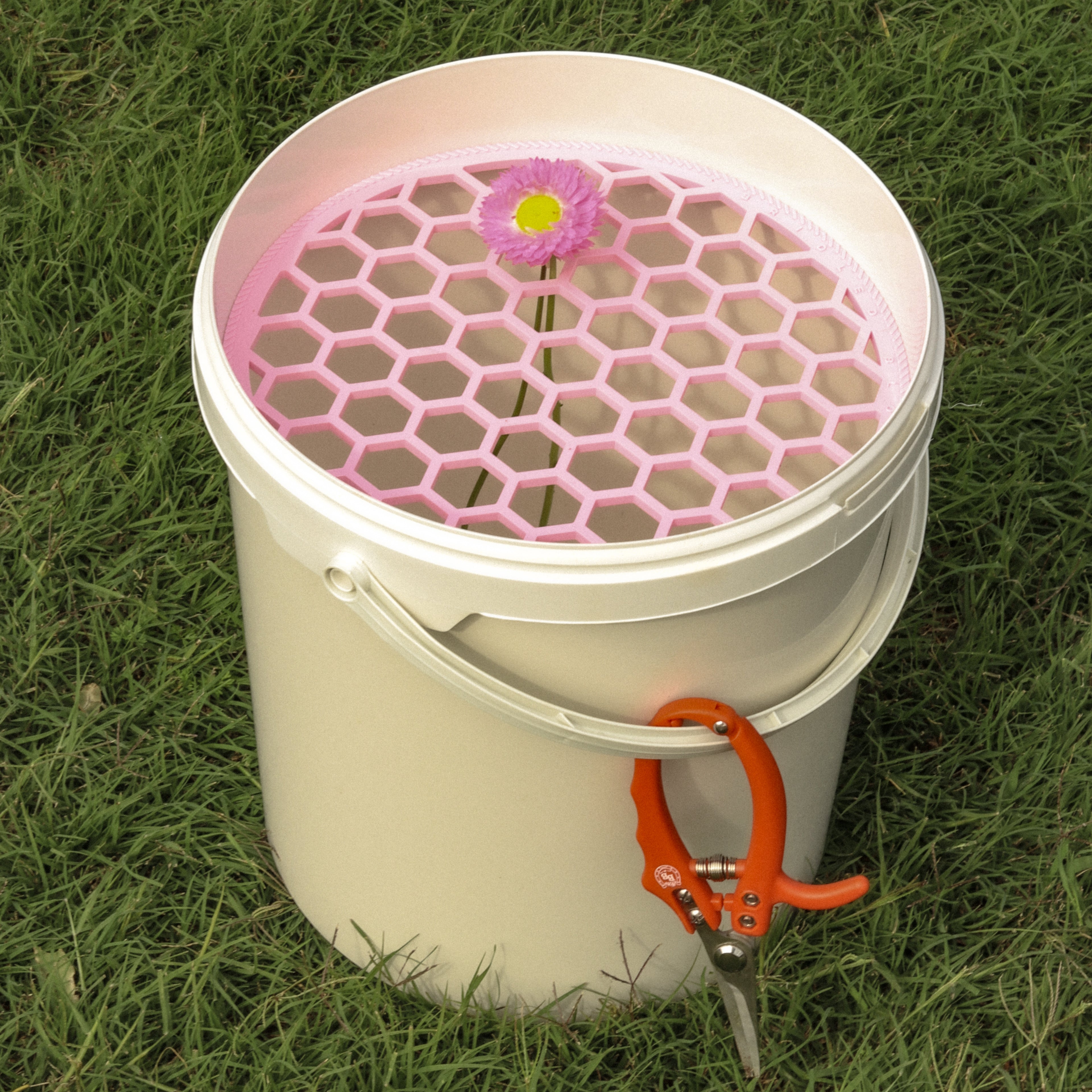 Bridled Blooms 16L Flower Bucket Support